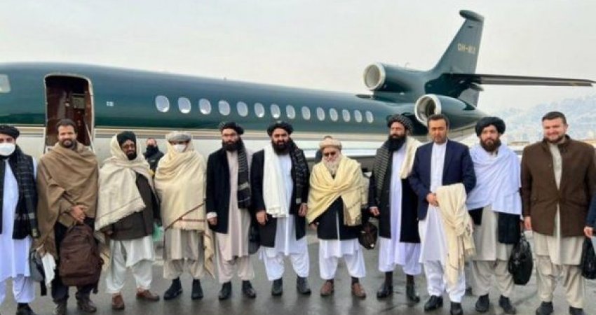Zyrtarët talibanë zbresin në Oslo për bisedime me Perëndimin