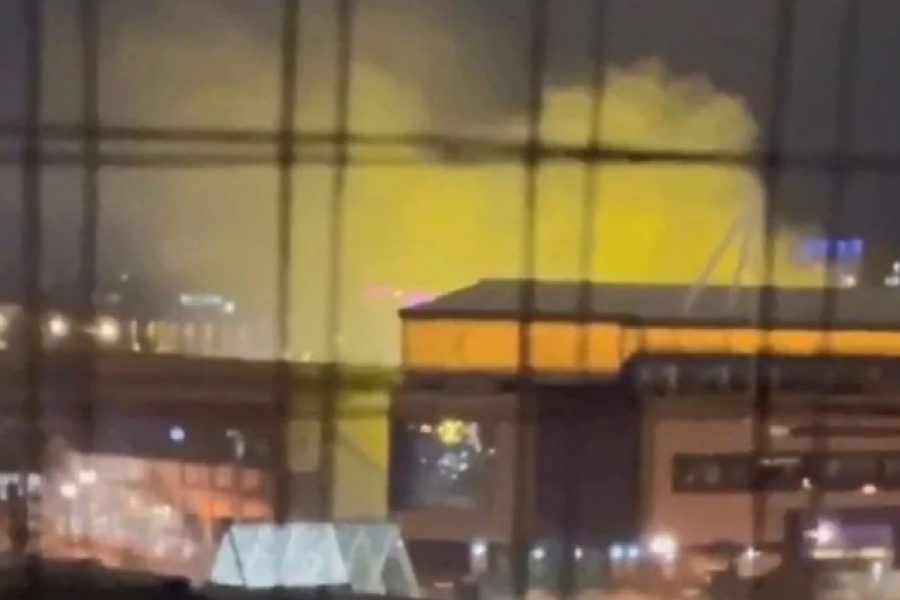 VIDEO/ Një zjarr i madh përfshin stadiumin e famshëm anglez, zjarrfikësit luftuan me flakët për dy orë
