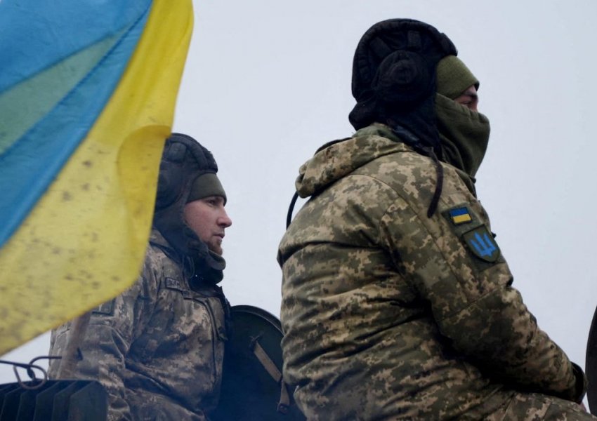 Rriten tensionet në Ukrainë: NATO dërgon anije dhe avionë në Evropën Lindore