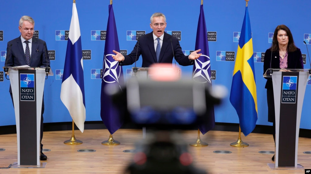 Gati për luftë?/ NATO dërgon përforcime në Evropën lindore, SHBA vë 8,500 trupa në gatishmëri