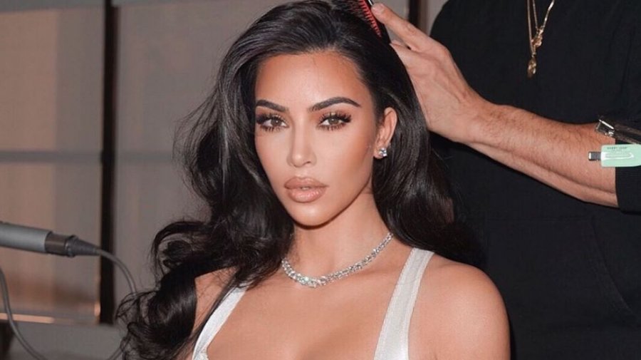 Ja si duket Kim Kardashian pa make-up