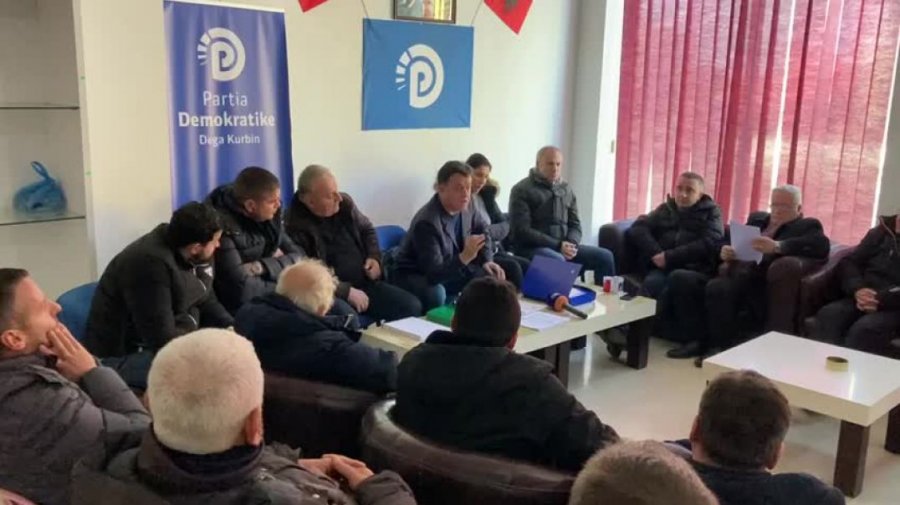 VIDEO/ Grupi i Rithemelimit të PD merr edhe selinë e demokratëve në Kurbin