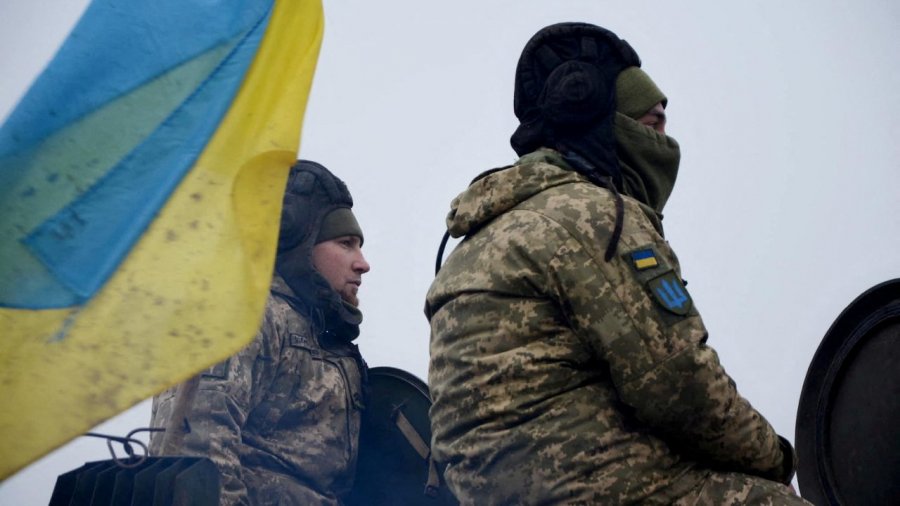 Rriten tensionet në Ukrainë/ VOA: NATO dërgon anije dhe avionë në Evropën Lindore