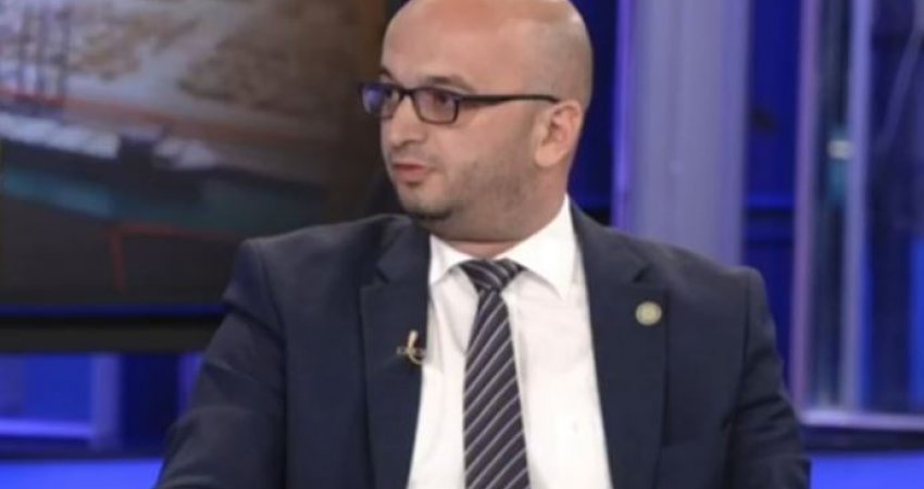 Eksperti i sigurisë tregon arsyet dhe rrugët se si po përfundon armatimi serb në veri të Kosovës