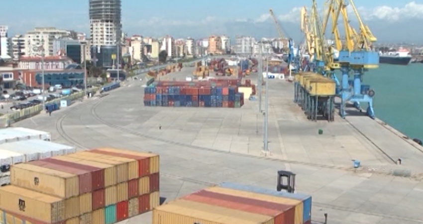 Kosova 'merr portin e Durrësit, ngre edhe doganën e re
