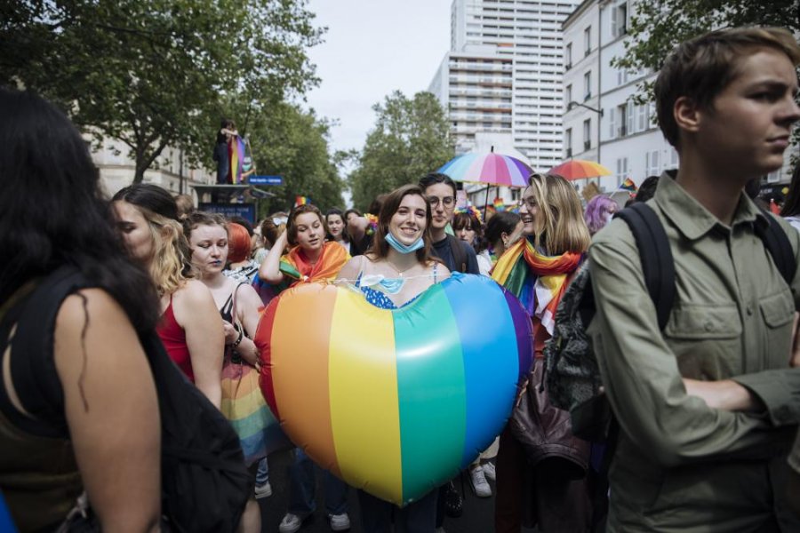 Franca ndalon me ligj ‘terapinë e konvertimit’ të homoseksualëve