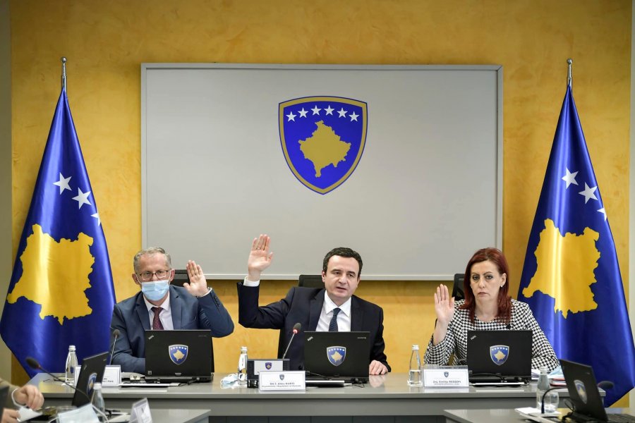 Si po tallet Albin Kurti me qytetarët e Kosovës: flasin opinionistë dhe qytetarë