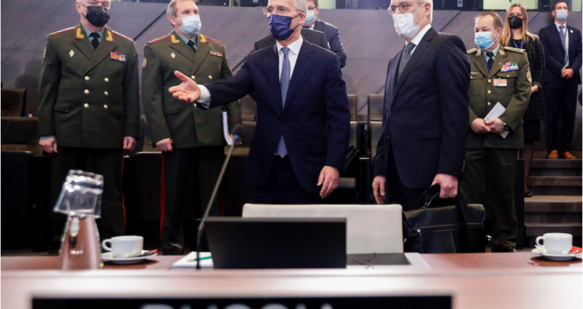 Tërheqja e forcave të NATO-s nga Evropa Lindore do të lehtësonte tensionet, thonë rusët