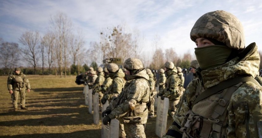 Rusia gati të pushtojë Ukrainën, rritet frika në Europën Lindore