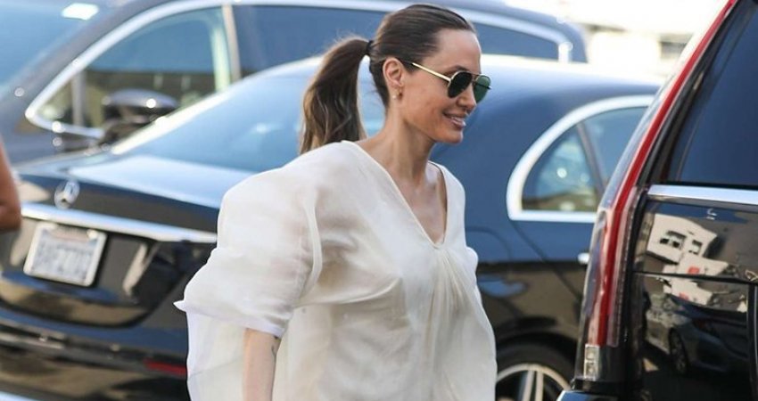 Veshja e Angelina Jolie është sinonimi i freskisë që na duhet këtë verë