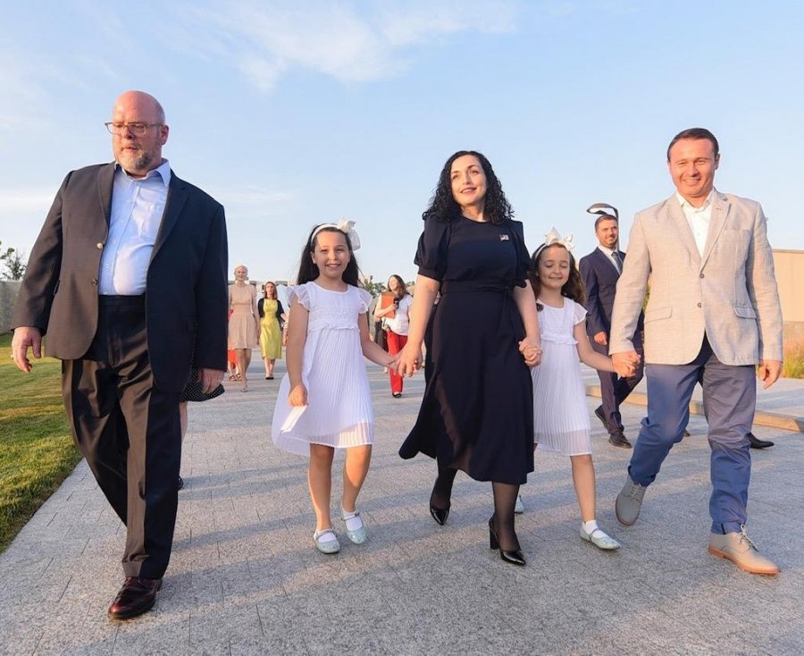 FOTO/ Presidentja e Kosovës me familjen e saj, në festën e Amerikës