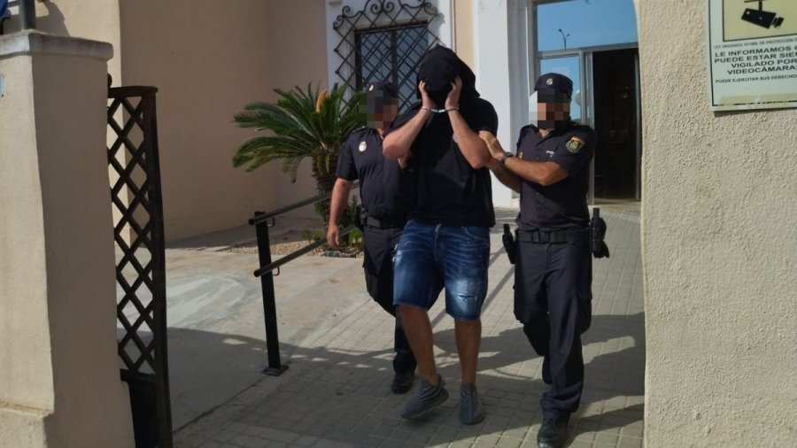 FOTO/ Burg për shqiptarin që i grabiti milionat, Marco Verratti-t në Ibiza: anëtare e bandës dhe një grua