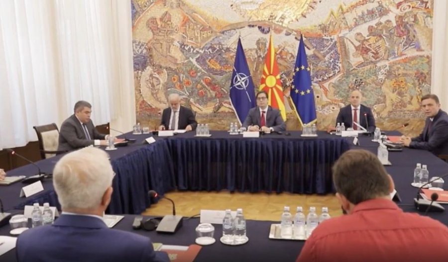 Presidenti maqedonas mbledh Këshillin e Sigurisë kombëtare për 'propozimin francez'! Ja rekomandimi që i bën qeverisë