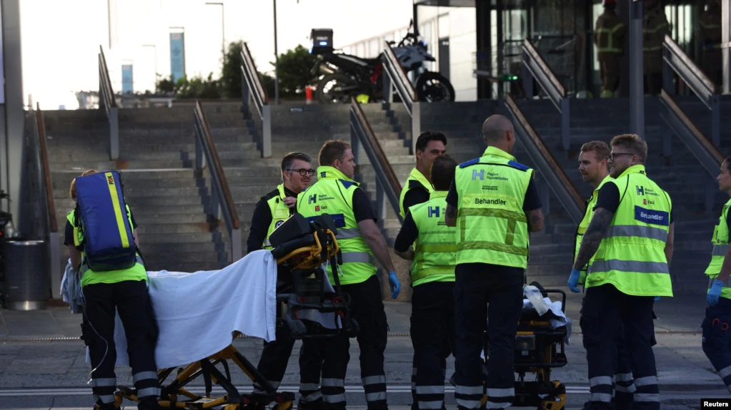 Tre të vrarë, disa të plagosur rëndë nga sulmuesi në qendrën tregtare në Kopenhagen