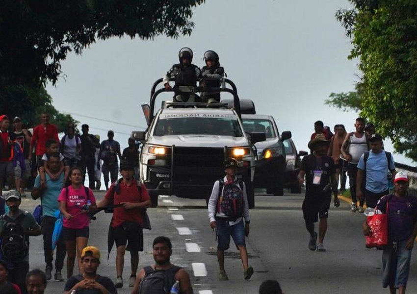 Karvani më i fundit i emigrantëve në Meksikë e ndërpret përkohësisht marshimin drejt SHBA