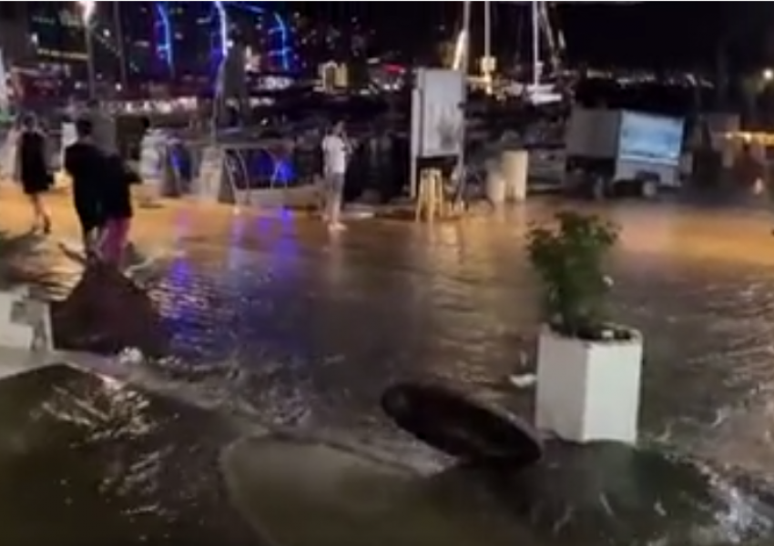 VIDEO/ Pesë minuta shi, shëtitorja e Sarandës përmbytet nga uji