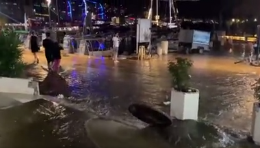 VIDEO/ Pesë minuta shi, shëtitorja e Sarandës përmbytet nga uji