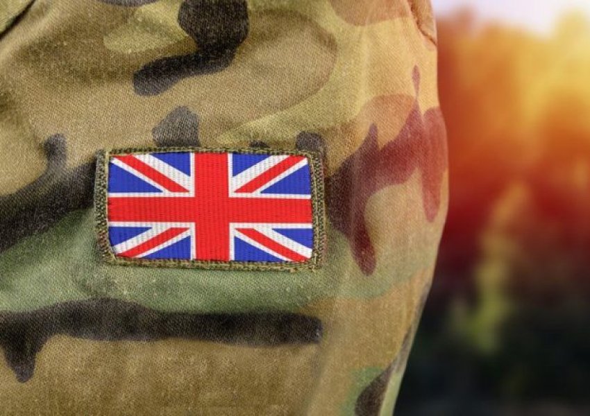 Hakohen llogaritë e ushtrisë britanike në YouTube dhe Twitter