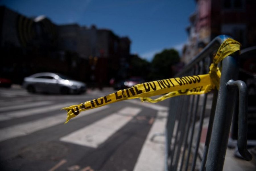 Të shtëna të reja në SHBA, dy policë të plagosur në paradën në Filadelfia