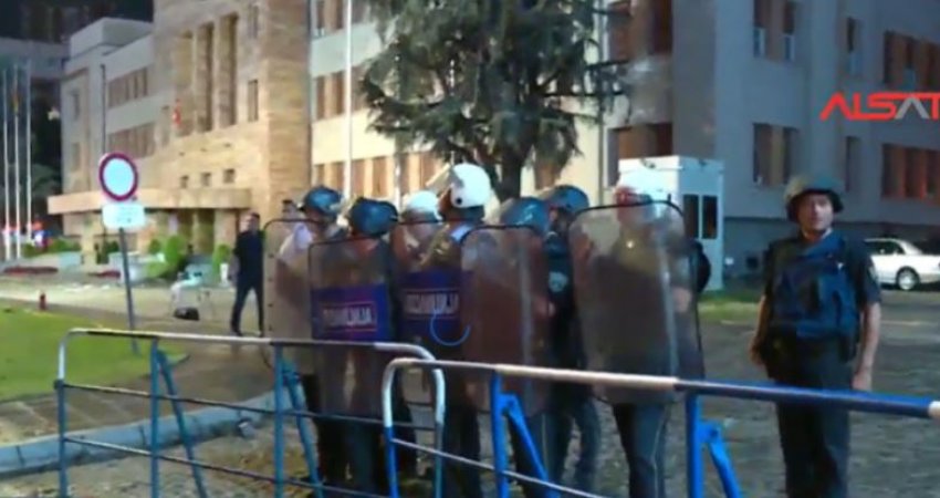 47 policë të lënduar nga protestat, dy në gjendje të rëndë