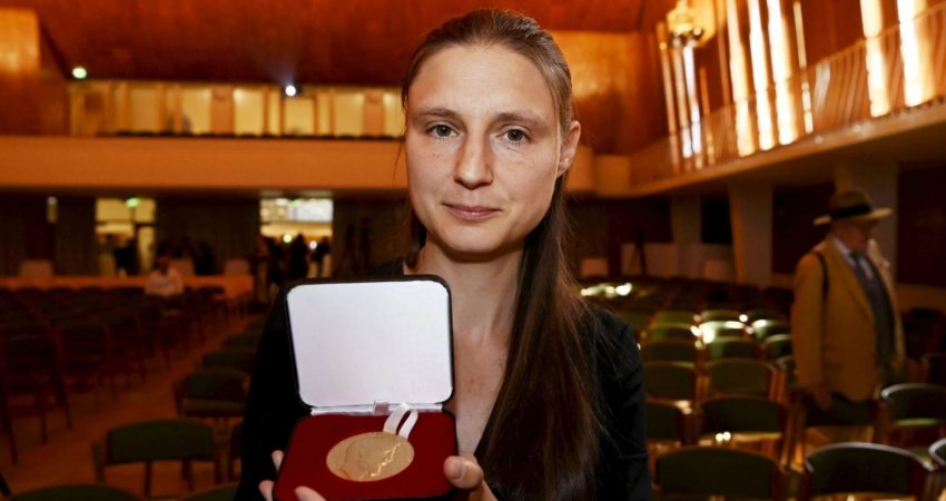 Një ukrainase bëhet gruaja e dytë që fiton “Nobelin” për matematikë