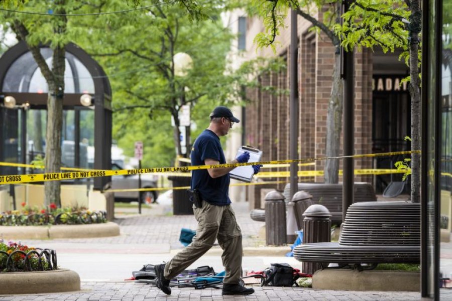 Zyrtari policor: I dyshuari për sulmin në Çikago qëlloi më shumë se 70 herë