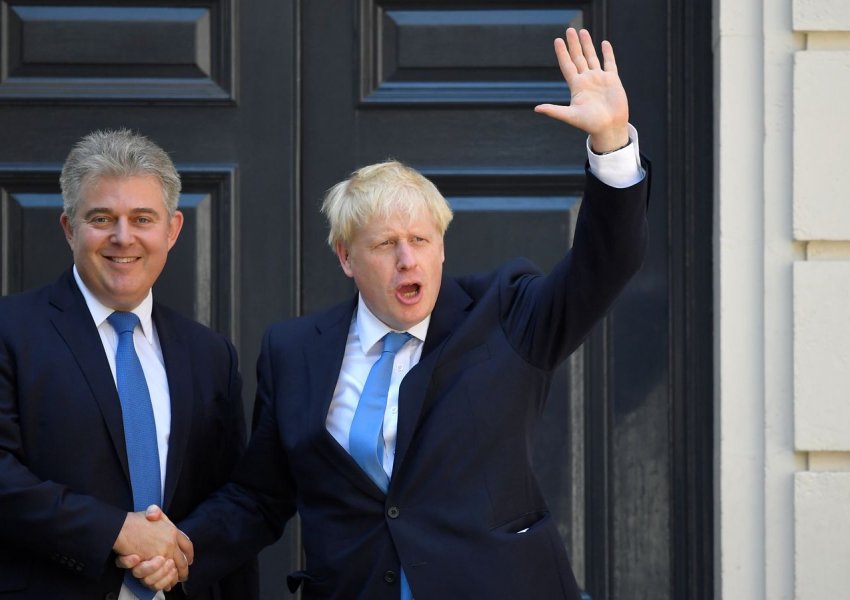 Ministri më besnik i Boris Johson jep dorëheqjen, gjithashtu dhe Sekretarja e Thesarit