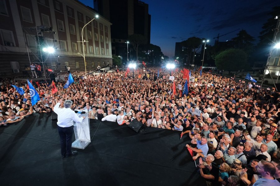 Berisha sends a message to the citizens that hesitated today: Rise and join us