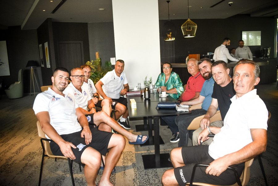 Ambasadorja e Kosovës në Mal të Zi viziton ekipin e Llapit