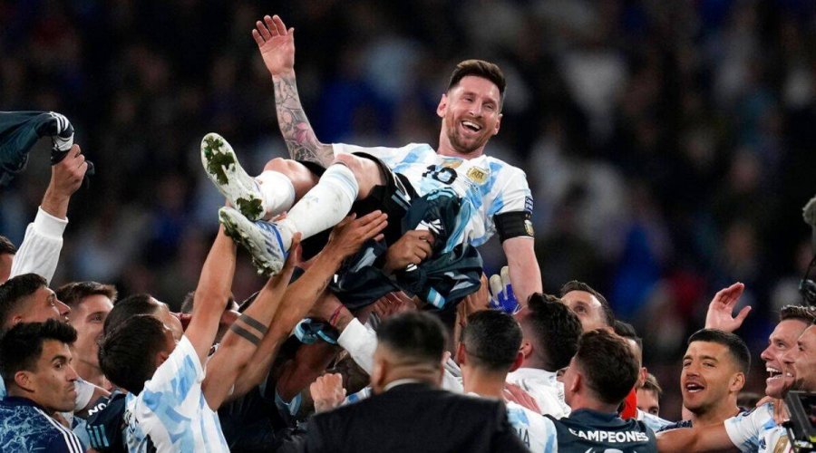 FOTO/ Zbulohet fanella që do të veshë Messi dhe shokët e skuadrës në “Katar 2022”