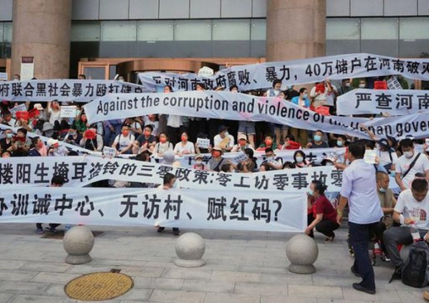 Qytetarët kërkojnë kthimin e kursimeve nga bankat, Kina i shtyp protestat me dorë të hekurt