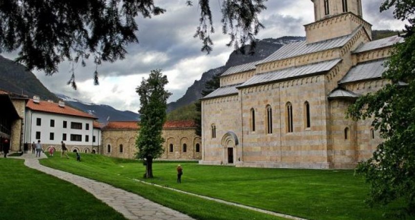 Çështja e Manastirit të Deçanit, ministri Çeku: Organizata 'Europa Nostra' i është nënshtruar Serbisë