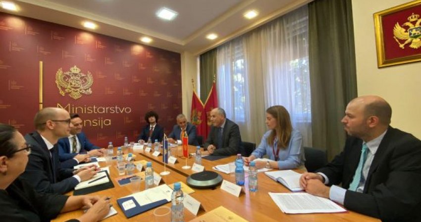 Takohet diplomatët kosovarë e malazezë, ja për çfarë folën