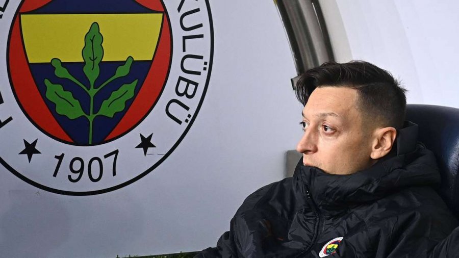 Mesut Ozil nis bisedimet me rivalin e Fenerbahçes