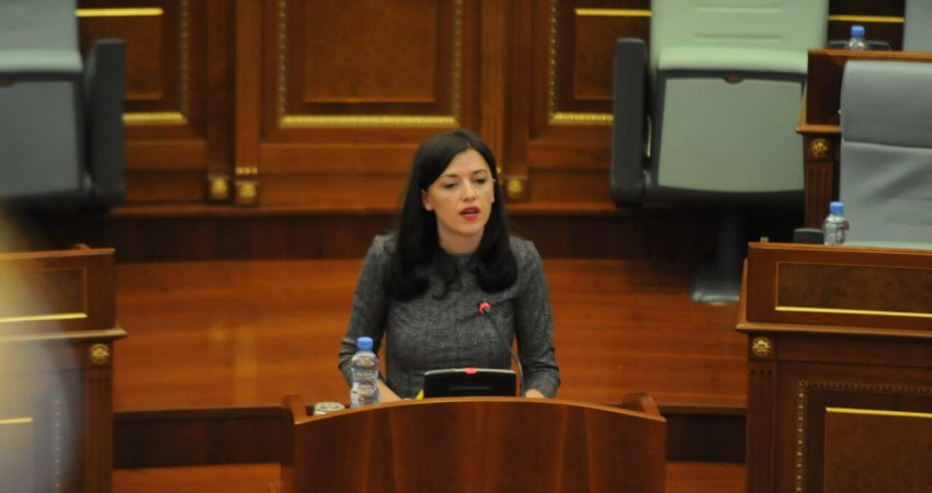 U pyet për sulmin ndaj Kuvendit të Kosovës, Haxhiu: Kishte përpjekje që të ndaloheshin dy projekte të dëmshme