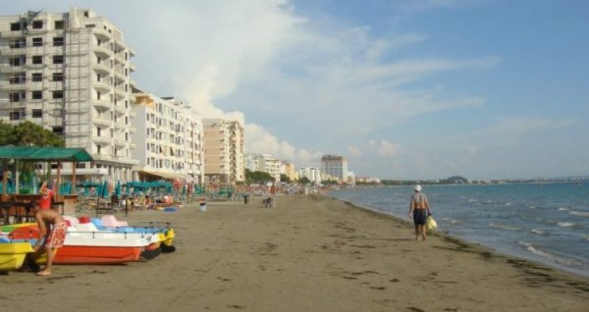 U fut në det të shpëtojë 15-vjeçarët, mbytet i riu në Durrës