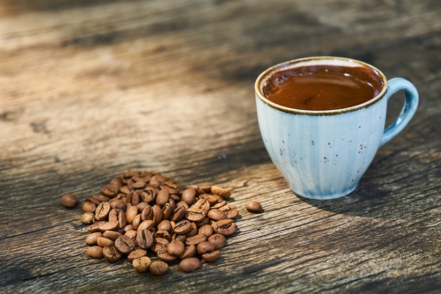 Si të pini kafe për të parandaluar efektet anësore të kafeinës