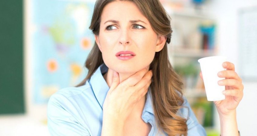 Dhimbja e fytit tani është simptomë kryesore e COVID-19