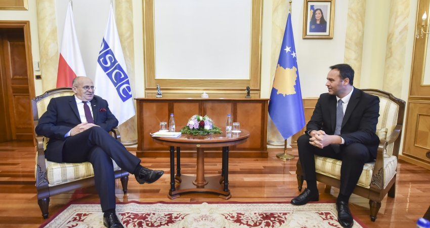 Konjufca takohet me Ministrin e Jashtëm polak, flasin për thellimin e bashkëpunimit mes dy vendeve 