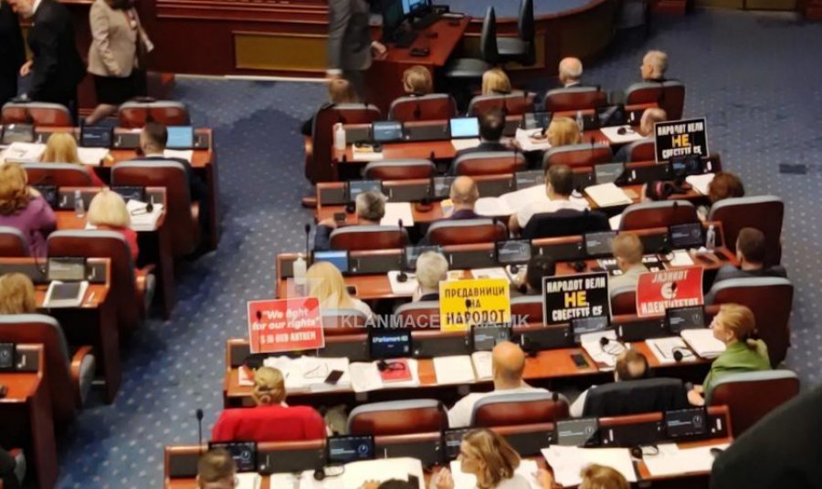 Parlamenti maqedonas mblidhet sërish sot, diskutohet propozimi francez