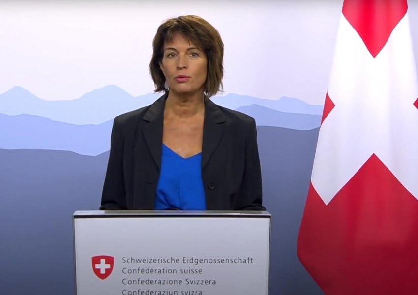 Kërcënohet me thikë ish-ministrja zviceriane, pikërisht ajo që luftonte dhunën në familje