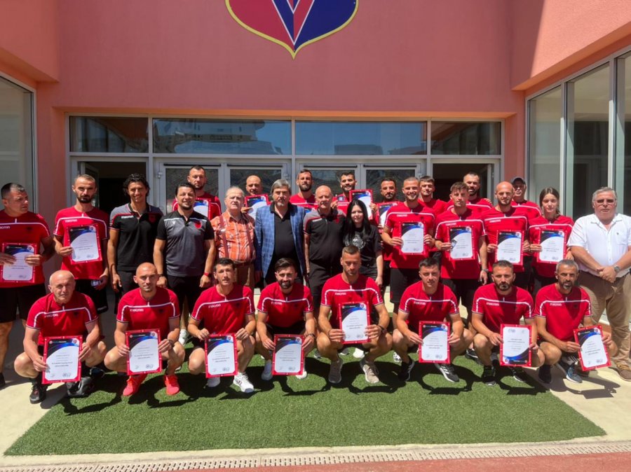 Shumë emra të njohur/ Përmbyllet me sukses kursi UEFA B i FSHF-së në Shkodër, diplomohen 22 trajnerë të rinj