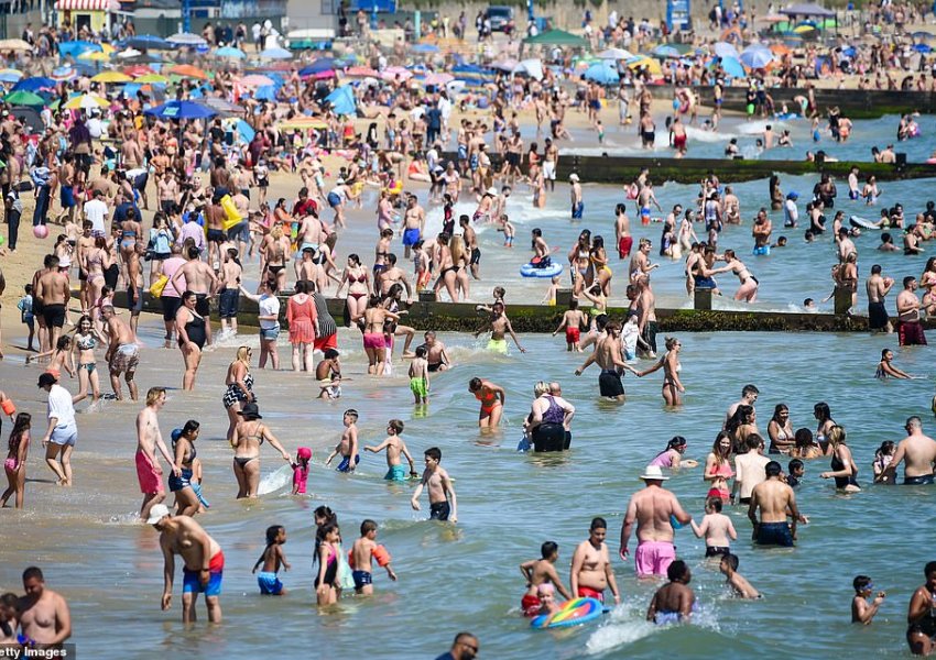 Temperatura rekord në Britani, qytetarët dynden në plazhe
