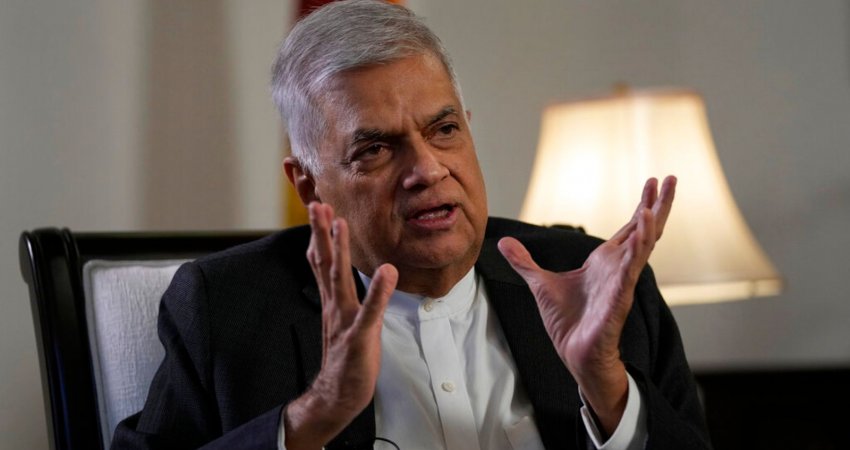 Protestuesit ia dogjën shtëpinë, ish-kryeministri i Sri Lankës bëhet president