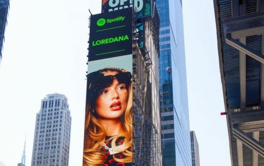 Loredana vulos suksesin, shfaqet në billboardin e Times Square në New York
