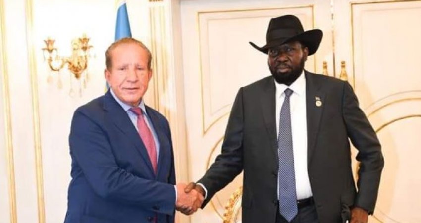 Presidenti i Sudanit Jugor e pret me republikë në kokë Pacollin