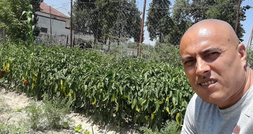 Gjithçka bio, i dënuari me burgim të përjetshëm në grupin “Kumanova” shfaq të mbjellat brenda burgut
