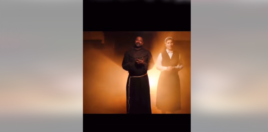 VIDEO/ ‘Xhamadani vija vija’: Dëgjoni sa bukur këndojnë shqip prifti françeskan dhe murgesha