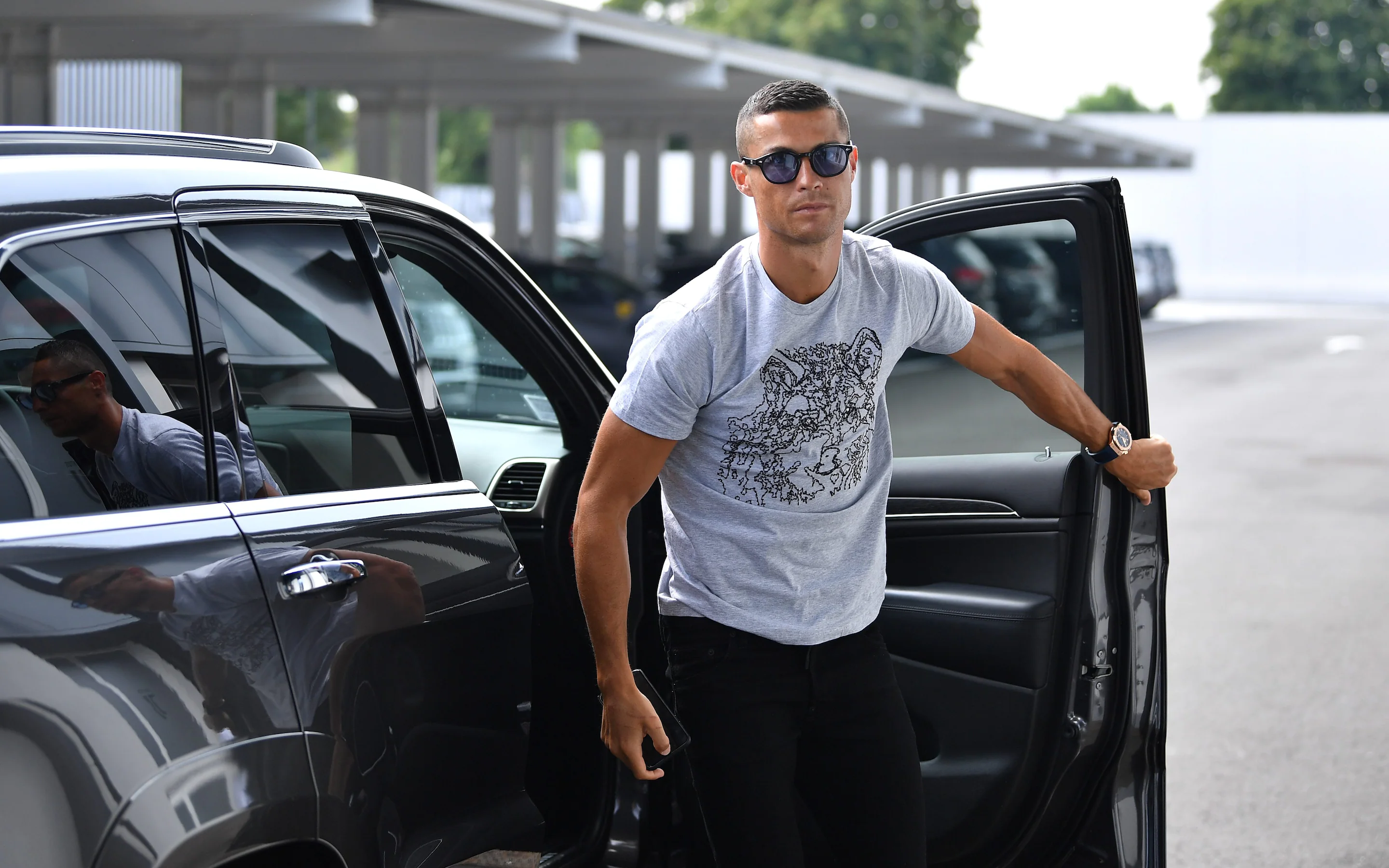 Ronaldo udhëton drejt Manchesterit, ylli portugez takohet me drejtuesit e ‘Djajve të Kuq’