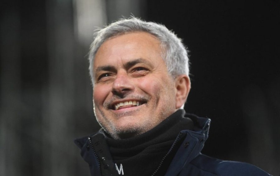 Mourinho takohet me drejtuesit e Al-Ahli në Londër, portugezi vendos të ardhmen e tij